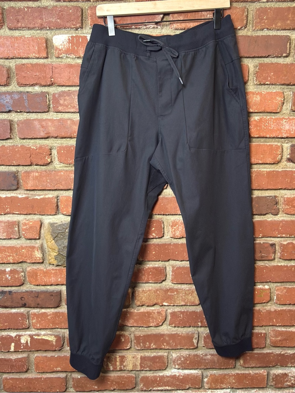 Lululemon Athletica ABC Jogger pant Men’s size XL black Flawed drawstring aglets